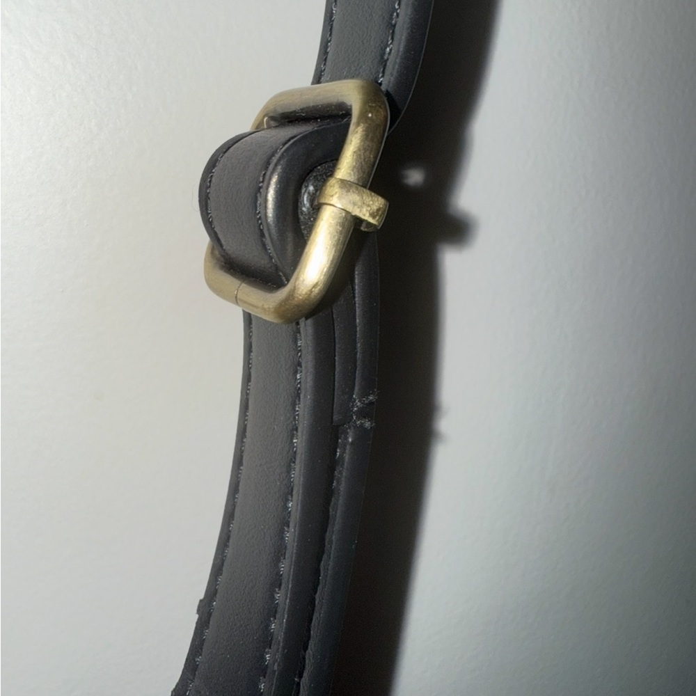 Classic Black Crossbody Saddle Bag with Gold Hardware ✨ - Picture 7 of 12